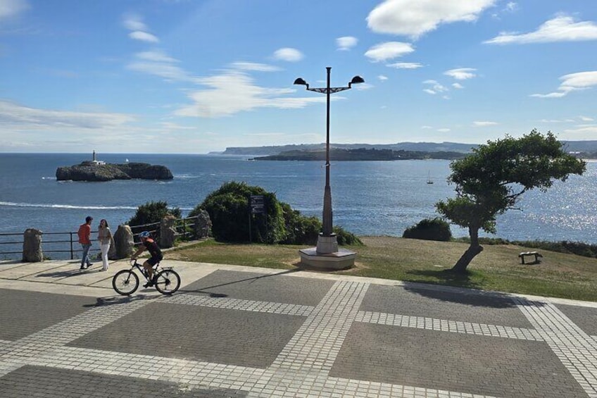 Private walking tour of the Peninsula and the Magdalene Palace