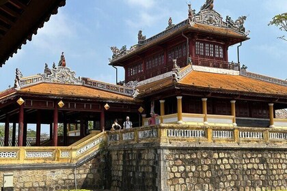 Ciudad imperial de Hue, tumbas, mercados locales y visita privada al pueblo