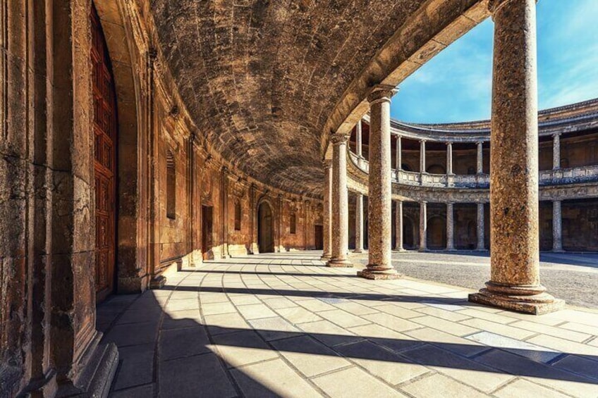 Private Family Guided Walking Tour in Granada