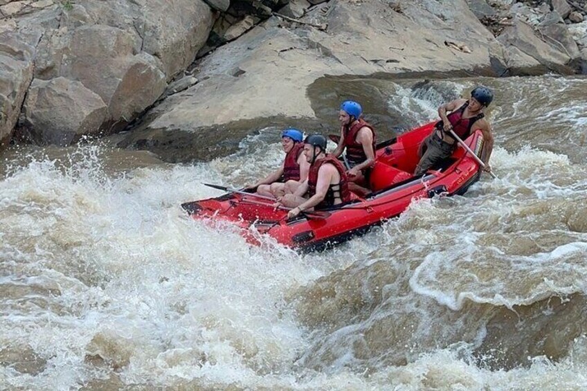 White water rafting will be fun and exciting at levels 3-4, as you traverse a 4 km distance. The duration of rafting is approximately 40-50 minutes.