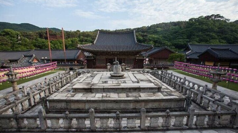 UNESCO heritage site, Tongdosa Buddhist Temple - Stupa enshrining the Buddha's true relics