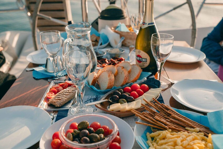 Siracusa: Aperitivo in Barca a vela