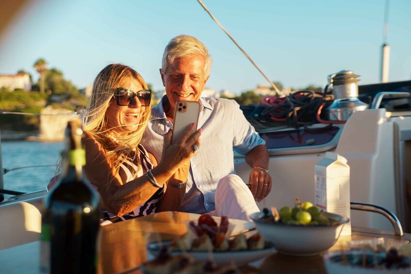 Picture 7 for Activity Siracusa: Aperitivo in Barca a vela