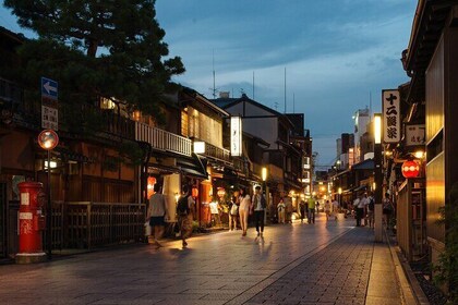 Kyoto Night Walking Tour with a Licensed Local Guide