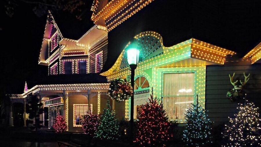 Cookeville Christmas Lights Luxury Tour in the RoadStallion