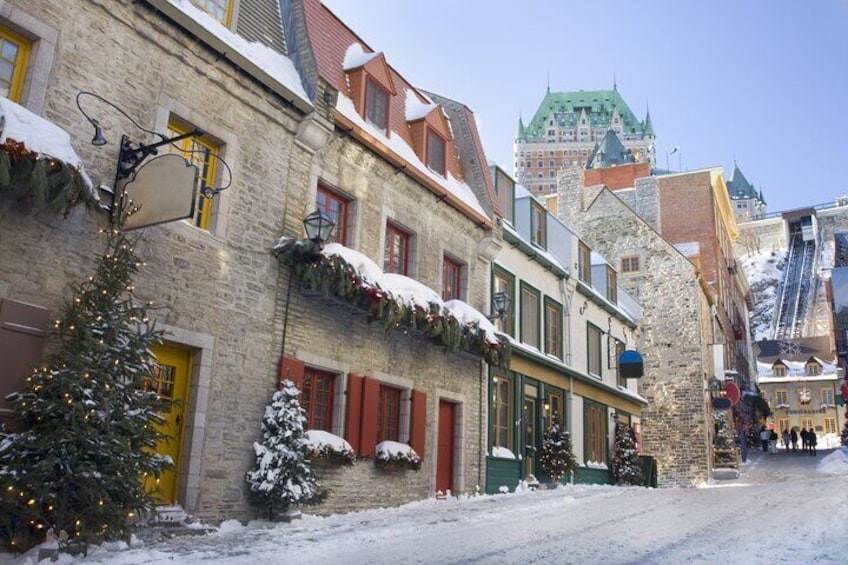 Joyful Christmas Walking Tour in Quebec