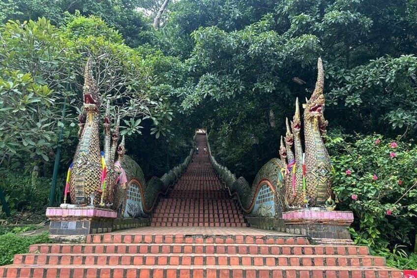 Doi Suthep Temple, a landmark that is both famous and sacred to the locals. Doi Suthep is considered a must-visit for anyone who truly wants to experience Chiang Mai, according to Thai people.