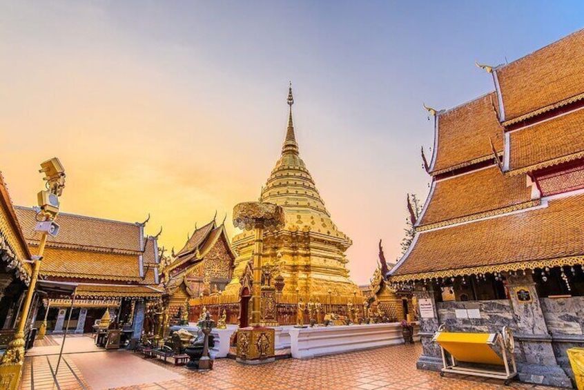 Doi Suthep Temple, a landmark that is both famous and sacred to the locals. Doi Suthep is considered a must-visit for anyone who truly wants to experience Chiang Mai, according to Thai people.