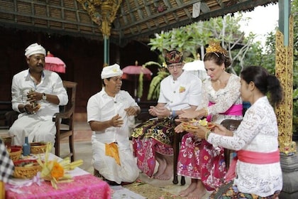 Balinese Couple or Family Celebration with Multilingual Guide