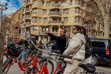 Barcelona Bike Tour: Top Sights, Tapas & Local Insights