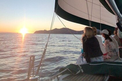 Half Day Sailing Experience in Mallorca with Tapas and Drinks