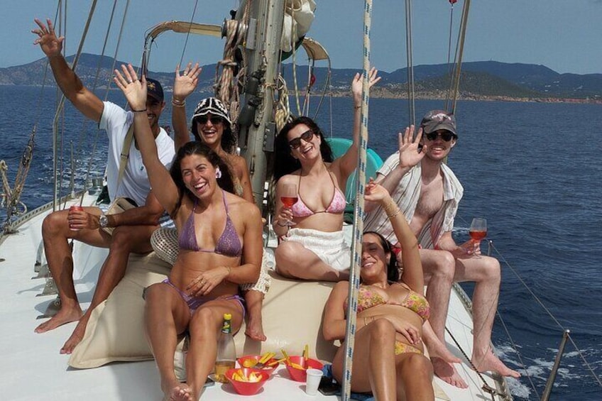 Half Day Sailing Experience in Mallorca with Tapas and Drinks