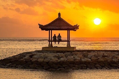 Bali Sanur Sunrise Cycling with Breakfast and Market Guided Tour