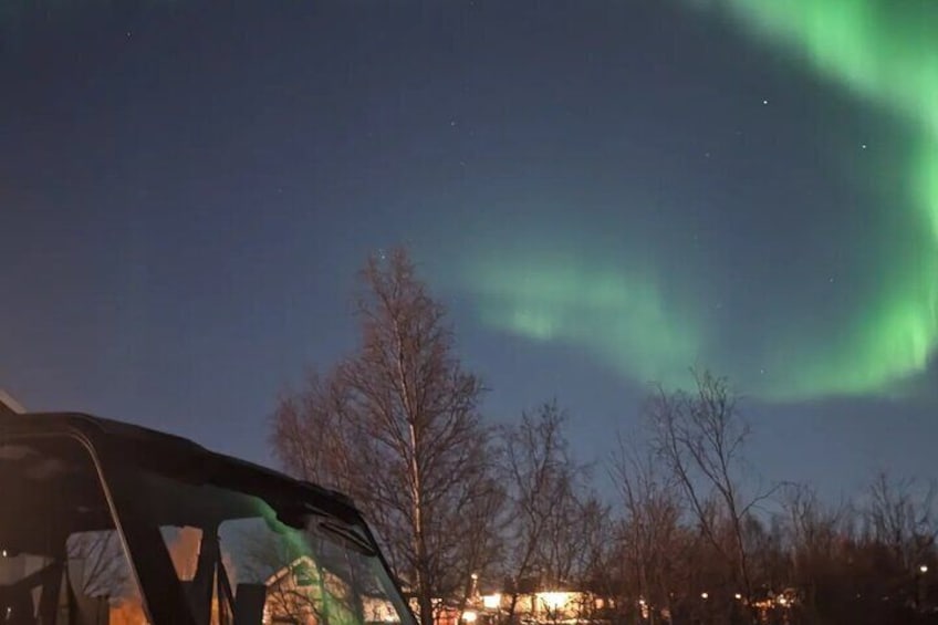 Northern Lights Minibus Chase Max 16 Person In Group