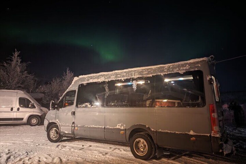 Northern Lights Minibus Chase Max 16 Person In Group