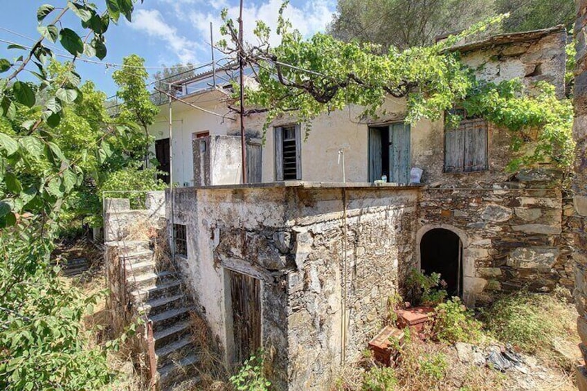 Admire the Beauty of Cretan Architecture!