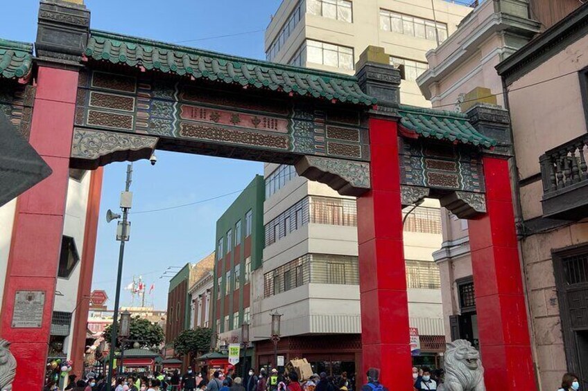Walking Tour in Peru Markets and China Town with Fruit tasting