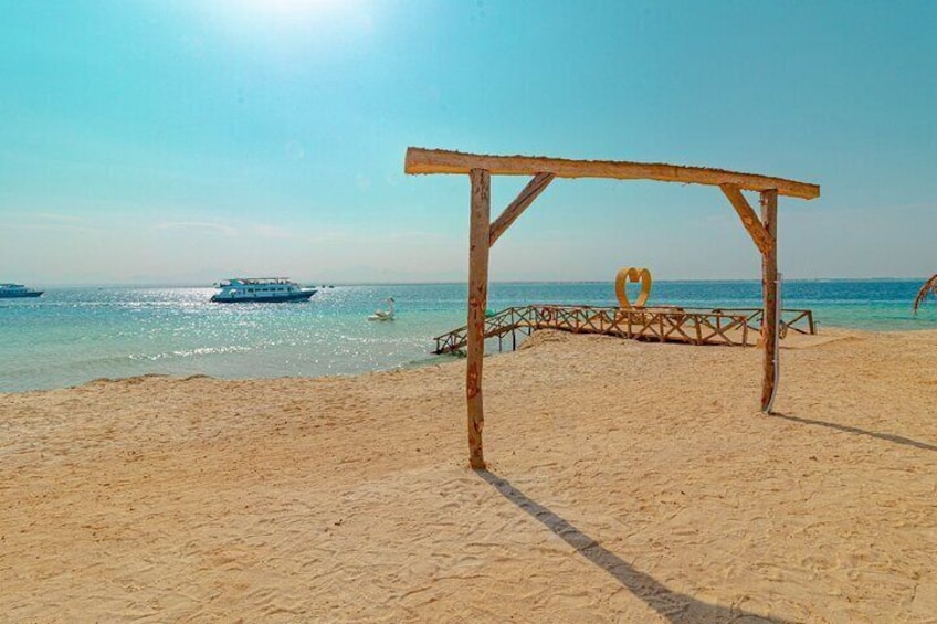 Private Speedboat & Parasailing to Magawish Island - Hurghada