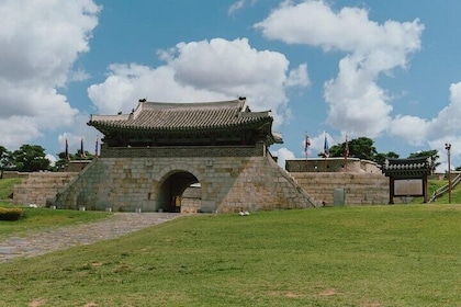 Suwon Hwaseong+Gwangmyeong Cave+Starfield Library from Seoul