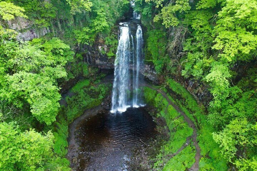 Cardiff: Waterfalls, Castles & Mountains Day Tour