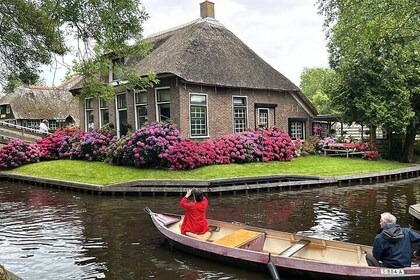 Private Tour from Amsterdam to Zaanse Schans and Giethoorn