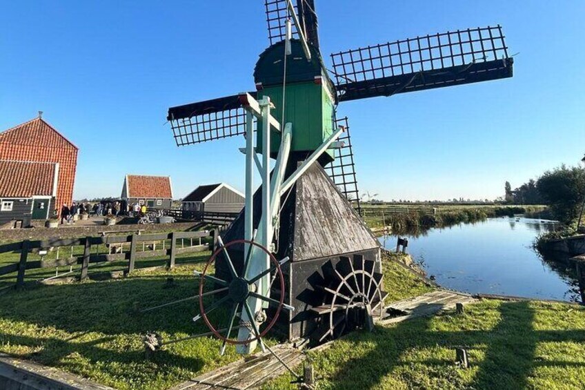 Private Tour from Amsterdam to Zaanse Schans and Giethoorn 