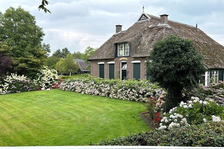 Private Tour from Amsterdam to Giethoorn with Boat Tour Included 