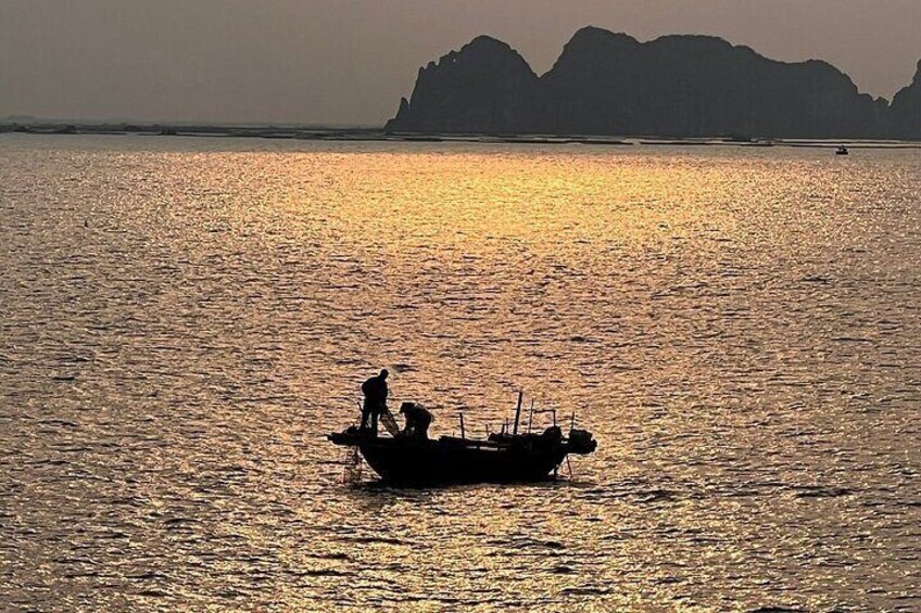 Discover Ha Long Bay's Beauty: Exclusive Canoe Journey from CatBa