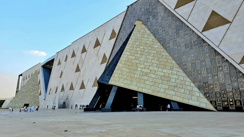 Cairo: Grand Egyptian Museum, Giza Pyramids & Sphinx Tour