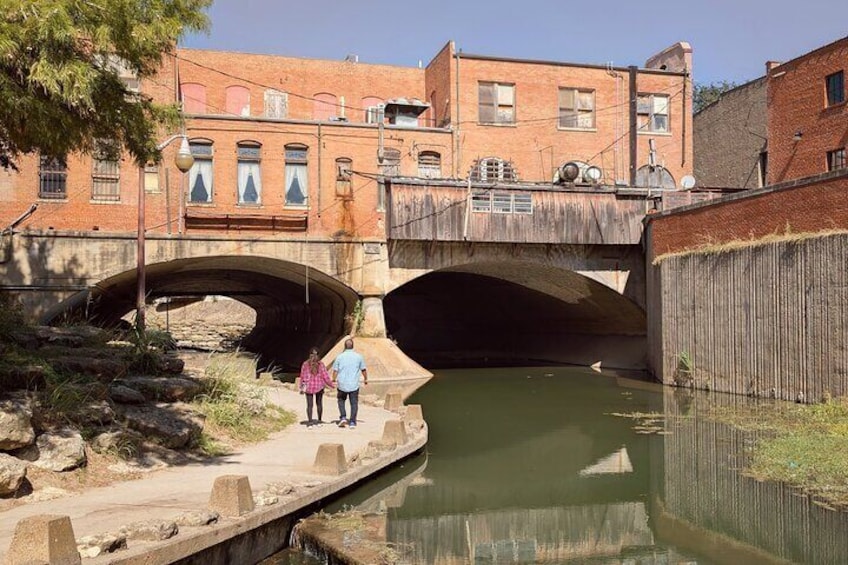 Fort Worth Stockyards Scavenger Hunt Walking Tour and Game