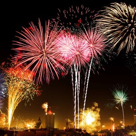 Amsterdam: New Year's Eve Pub Crawl with Optional Club Entry