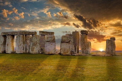 Stonehenge and Bath Tour from London