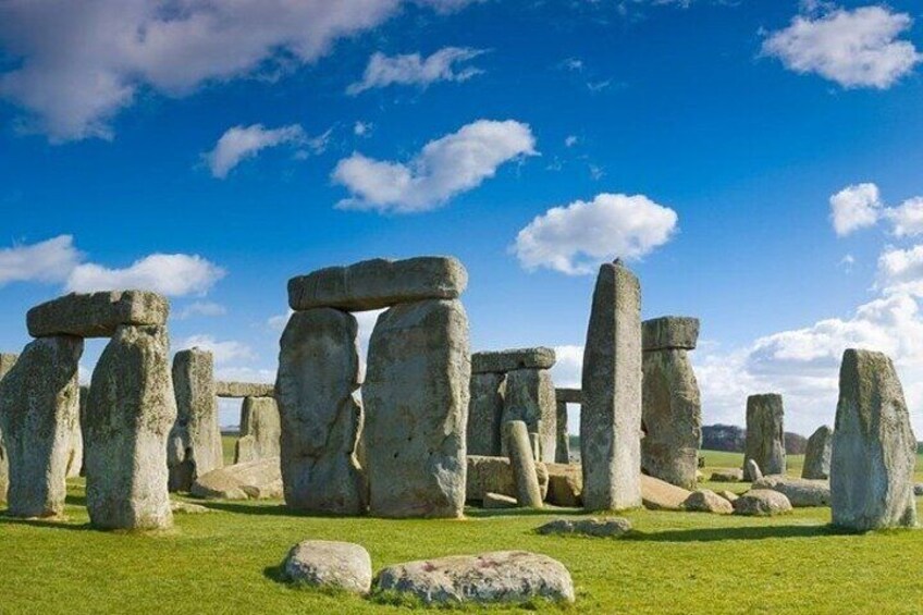 Stonehenge and Bath Tour from London