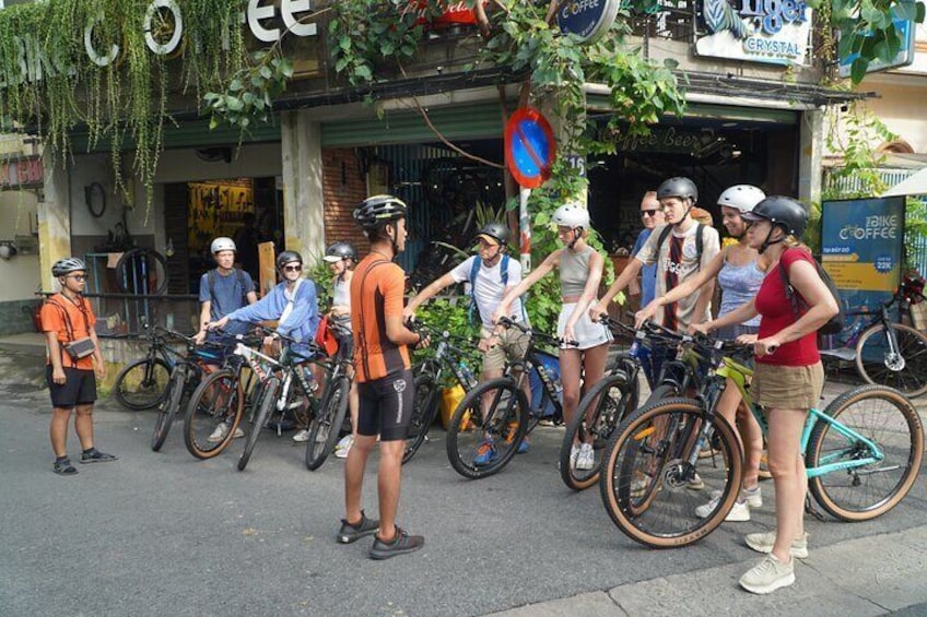 Half-Day City Treasure Hunt 9 Sons Of The Dragon by Bicycle