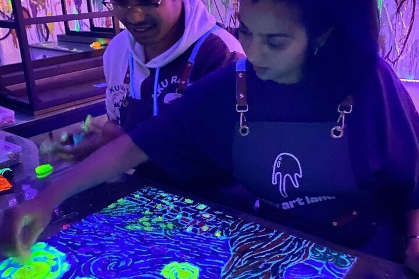 Special Slime-In-Dark Drawing Class in New York