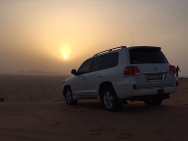 Safari nel deserto all'alba in condivisione ad Abu Dhabi