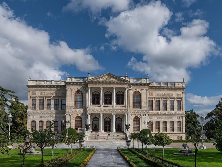 Istanbul:Dolmabahce Palace Skip-the-Line Entry & Audio Guide