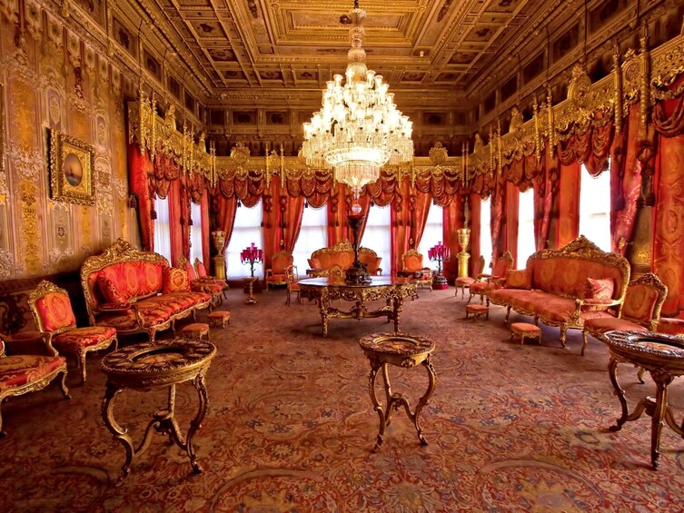 Istanbul:Dolmabahce Palace Skip-the-Line Entry & Audio Guide