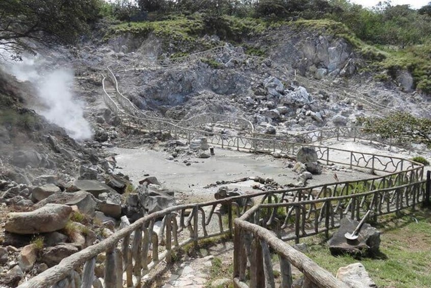 Hot Springs and Flat Falls of the Cuts Volcano Tour