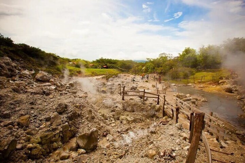 Hot Springs and Flat Falls of the Cuts Volcano Tour