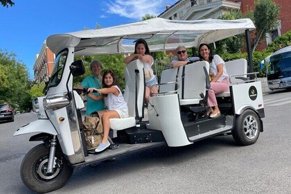 Discover Madrid in a Fun & Eco-Friendly Tuk-Tuk – Private Tour