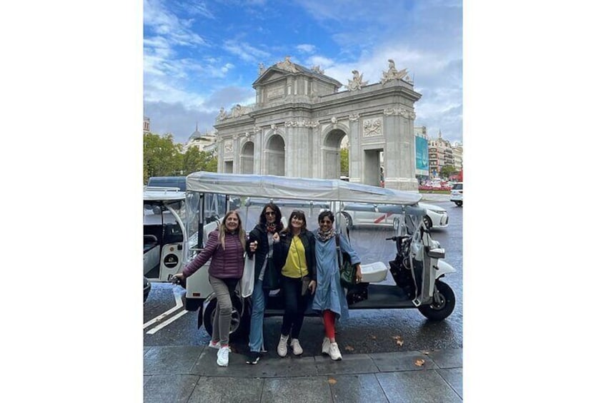 Tuk Tuk Private Guided Tour in Madrid 