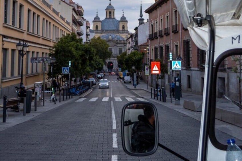 Tuk Tuk Private Guided Tour in Madrid 