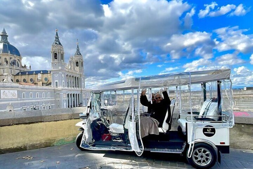 Tuk Tuk Private Guided Tour in Madrid 