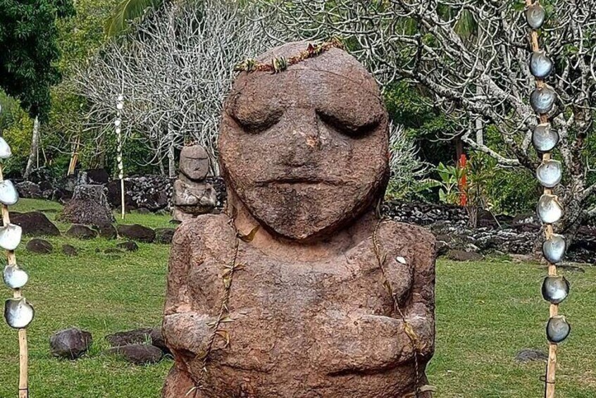 Tiki on the Arahurahu marae