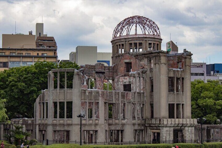 Hiroshima and Miyashima Private Spanish Tour