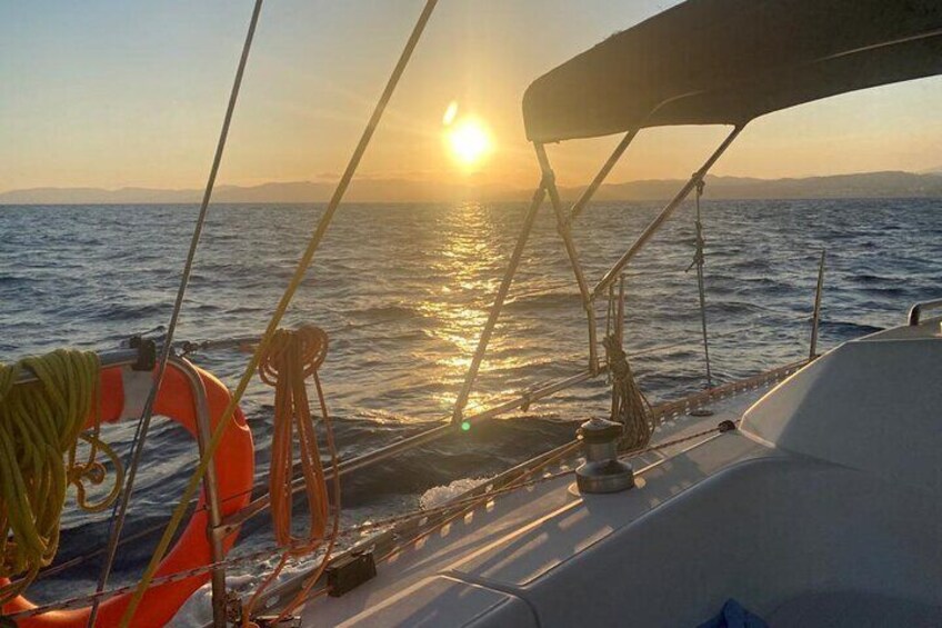 Private sailing Yacht with Snorkeling, Lunch + Sunset