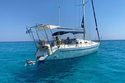 Private Sailing Yacht daytrip with Snorkeling and Lunch 