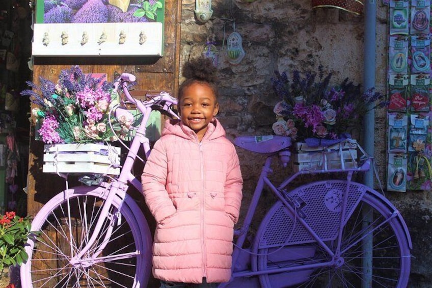 One of my youngest guests she is in love with the color purple and pink and so she decided to take a picture during our photo shoot in Assisi