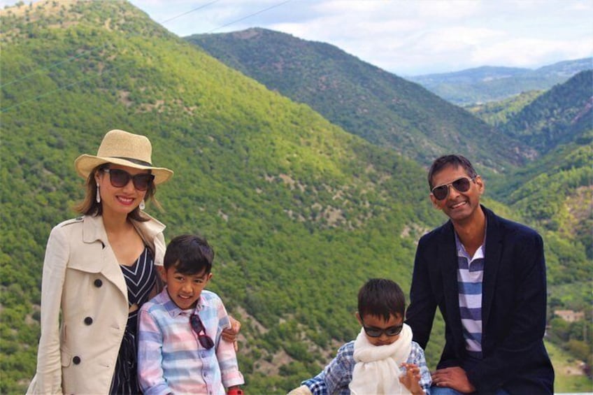 A beautiful Australian family decided to join my tour for a day city walk in Assisi and Spello here a beautiful photo of them in the surroundings of Assisi